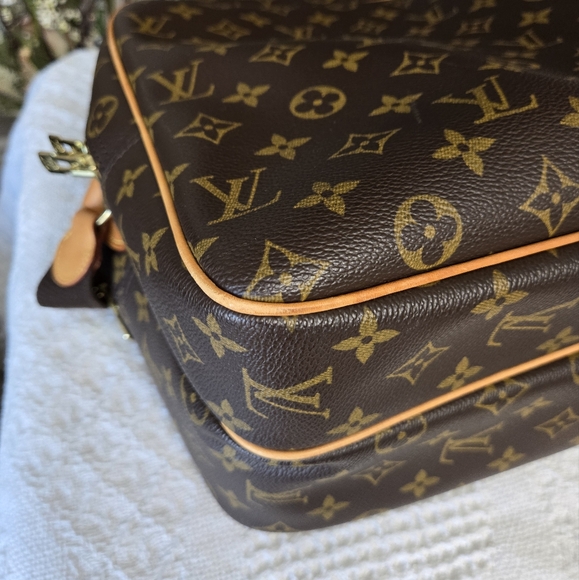 EUC Louis Vuitton Monogram Canvas Reporter GM - Picture 10 of 17